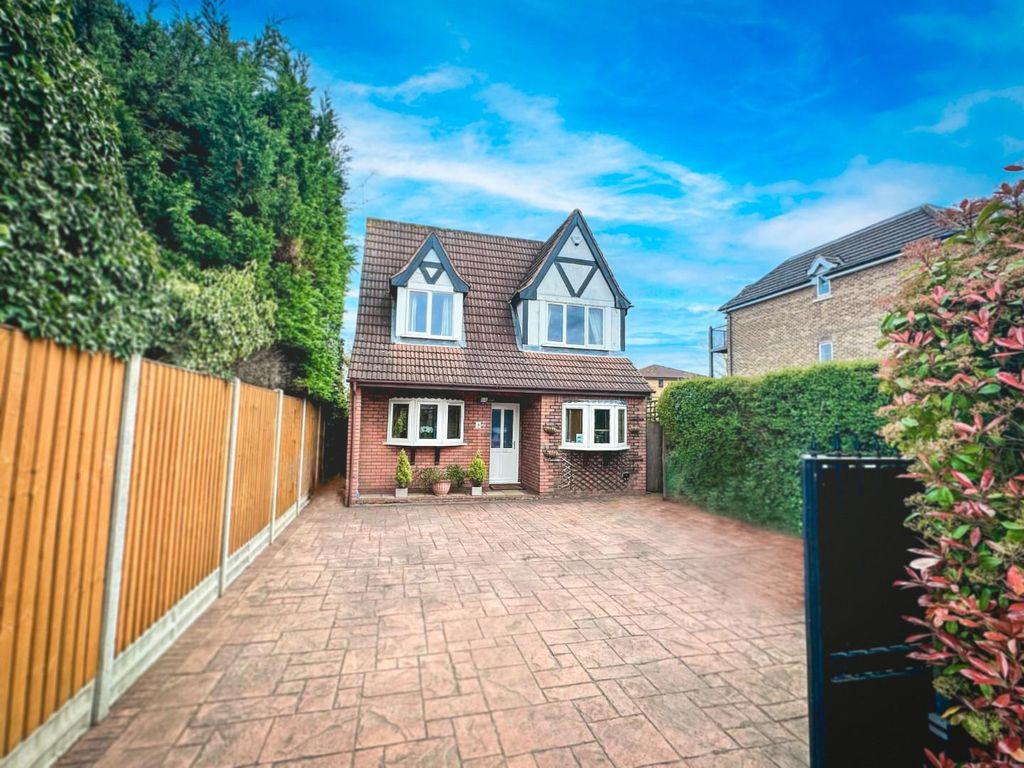 4 bed detached house for sale in Huntercombe Lane North, Taplow, Maidenhead SL6, £685,000
