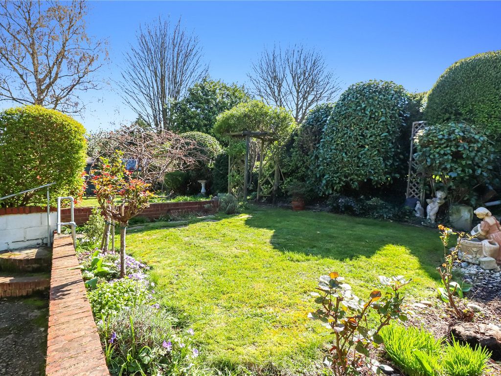 3 bed detached house for sale in Langley Lane, Abbots Langley WD5, £580,000