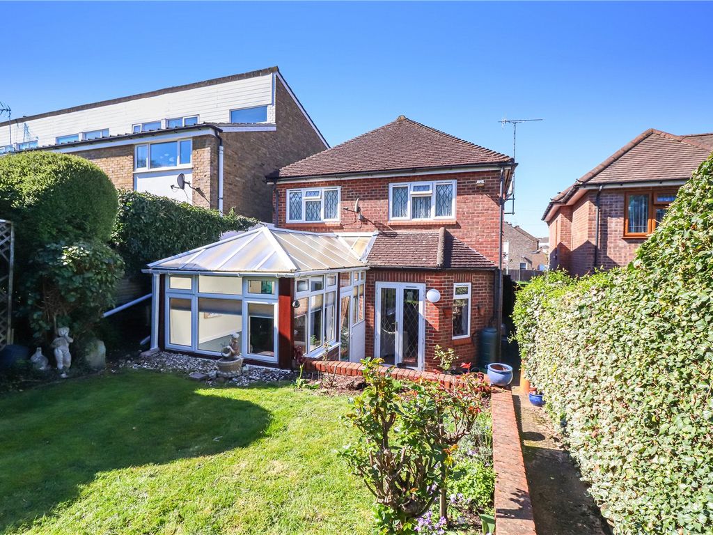 3 bed detached house for sale in Langley Lane, Abbots Langley WD5, £580,000