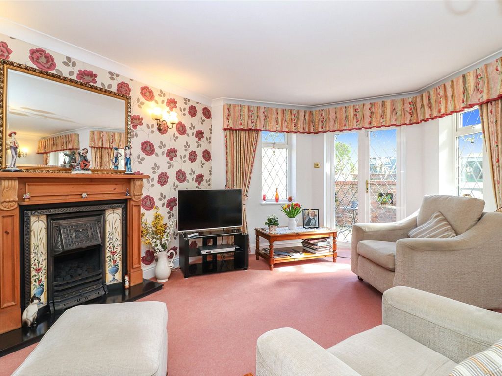 3 bed detached house for sale in Langley Lane, Abbots Langley WD5, £580,000