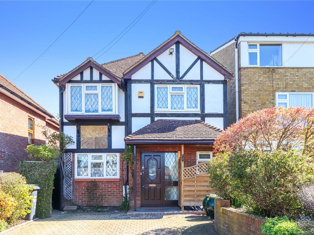 3 bed detached house for sale in Langley Lane, Abbots Langley WD5, £580,000