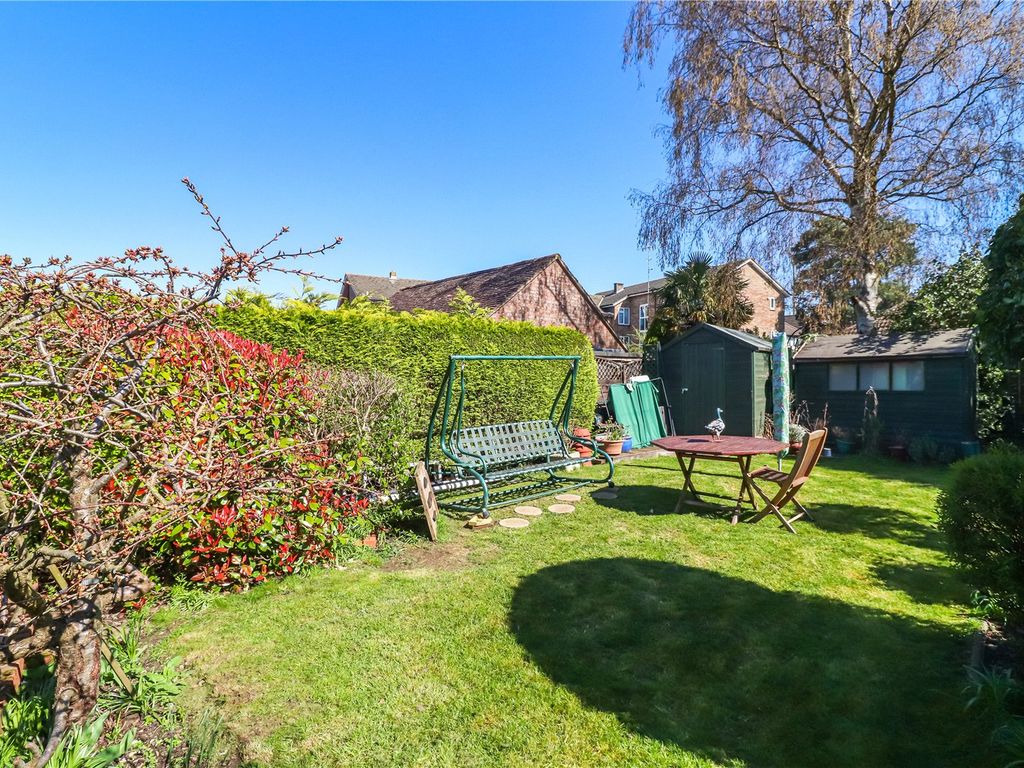 3 bed detached house for sale in Langley Lane, Abbots Langley WD5, £580,000