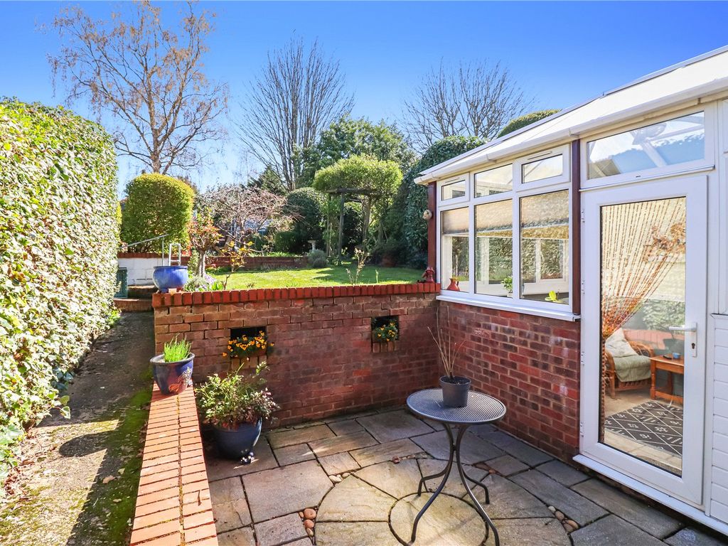 3 bed detached house for sale in Langley Lane, Abbots Langley WD5, £580,000