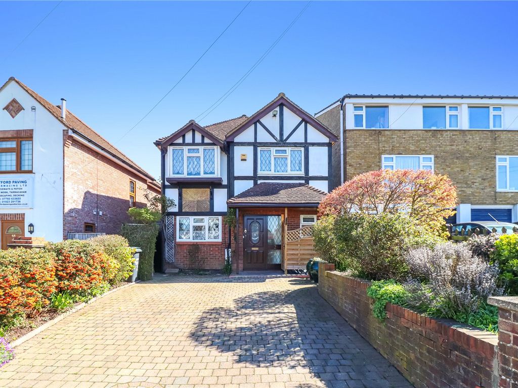 3 bed detached house for sale in Langley Lane, Abbots Langley WD5, £580,000