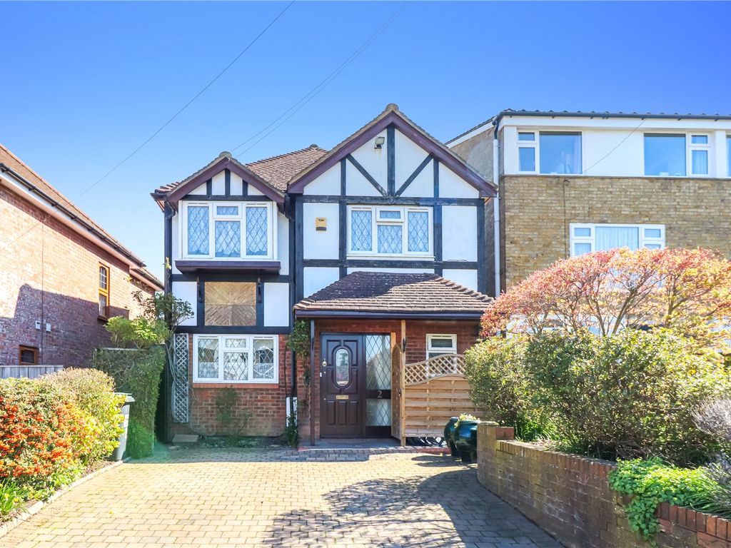 3 bed detached house for sale in Langley Lane, Abbots Langley WD5, £580,000
