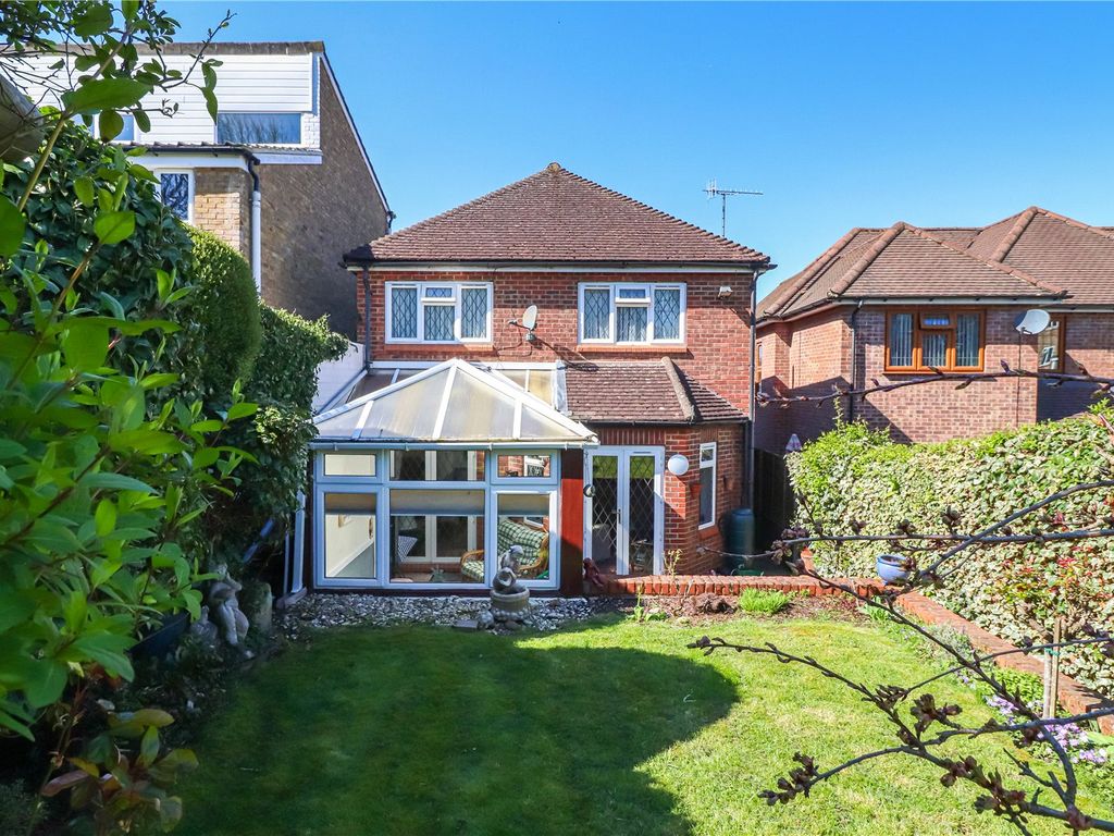 3 bed detached house for sale in Langley Lane, Abbots Langley WD5, £580,000