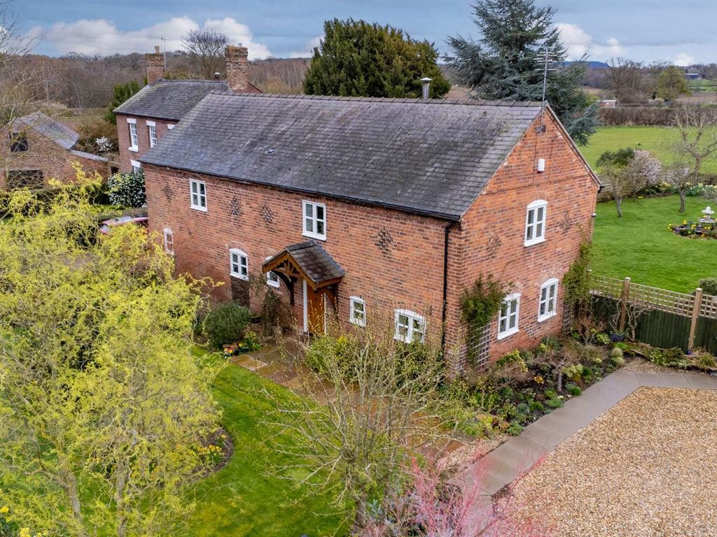 4 bed barn conversion for sale in West Felton, Oswestry SY11, £599,950