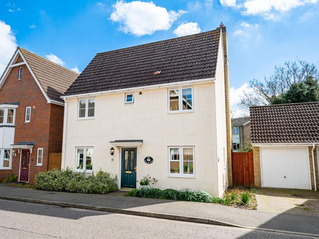 3 bed detached house for sale in Willow Road, Dunmow CM6, £400,000