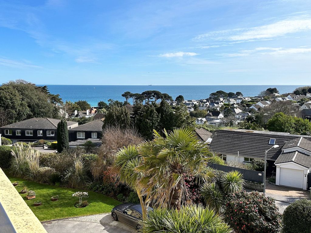 2 bed flat for sale in Sea View Road, Falmouth TR11, £435,000