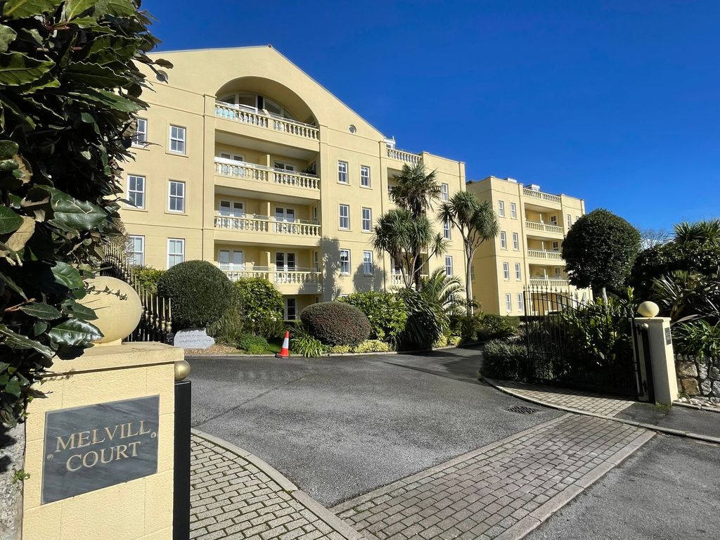 2 bed flat for sale in Sea View Road, Falmouth TR11, £435,000