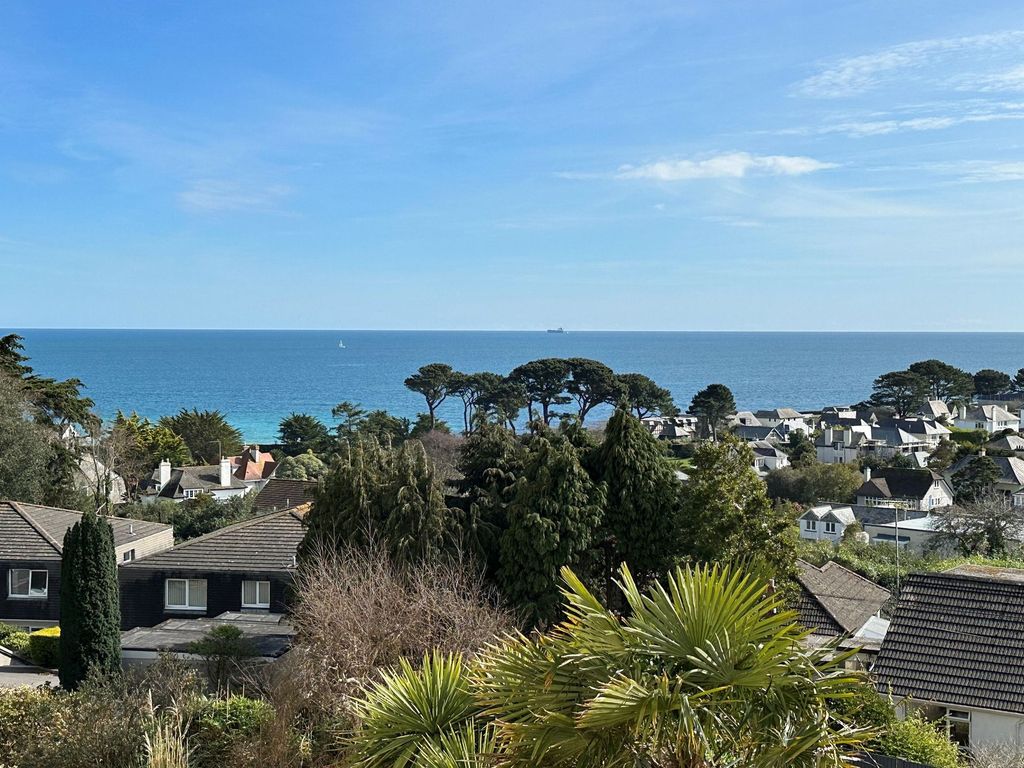 2 bed flat for sale in Sea View Road, Falmouth TR11, £435,000