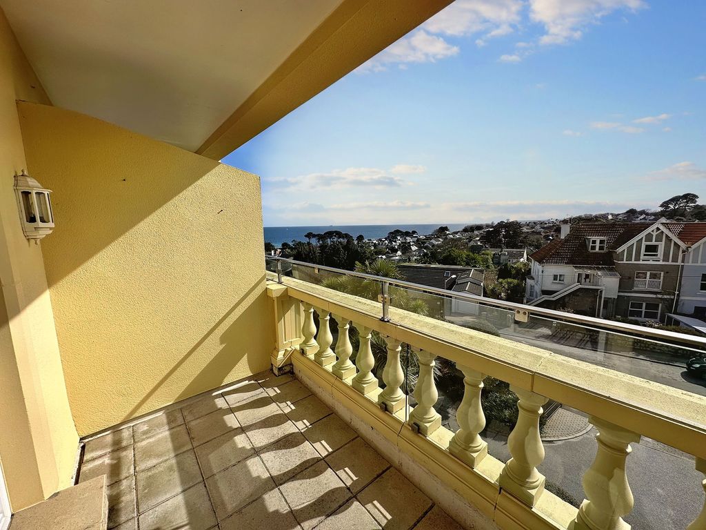 2 bed flat for sale in Sea View Road, Falmouth TR11, £435,000