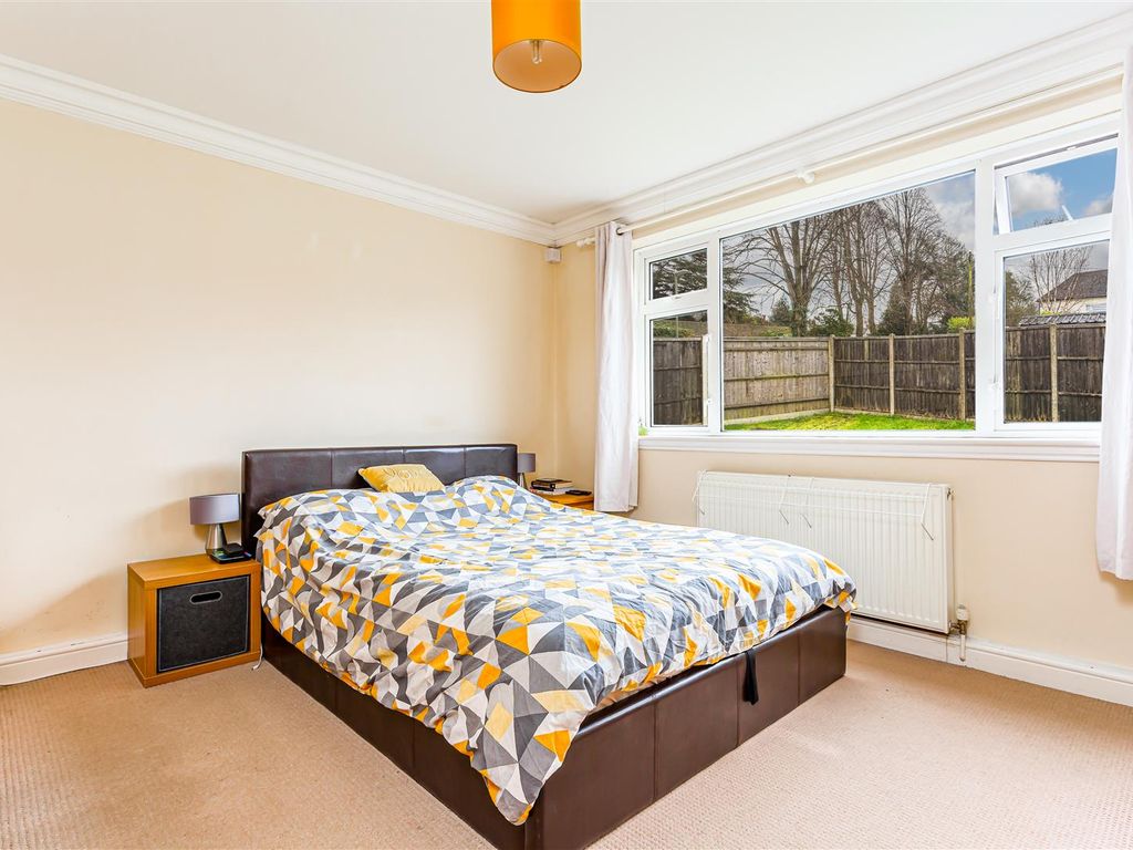 2 bed maisonette for sale in Garratts Lane, Banstead SM7, £385,000