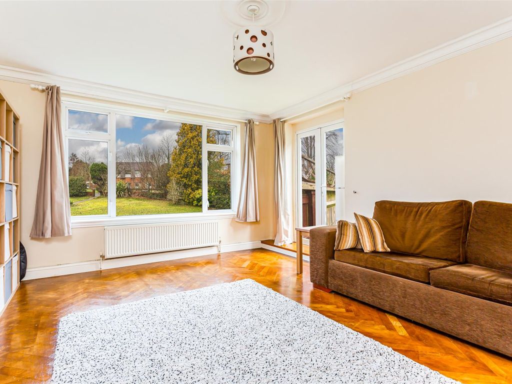 2 bed maisonette for sale in Garratts Lane, Banstead SM7, £385,000