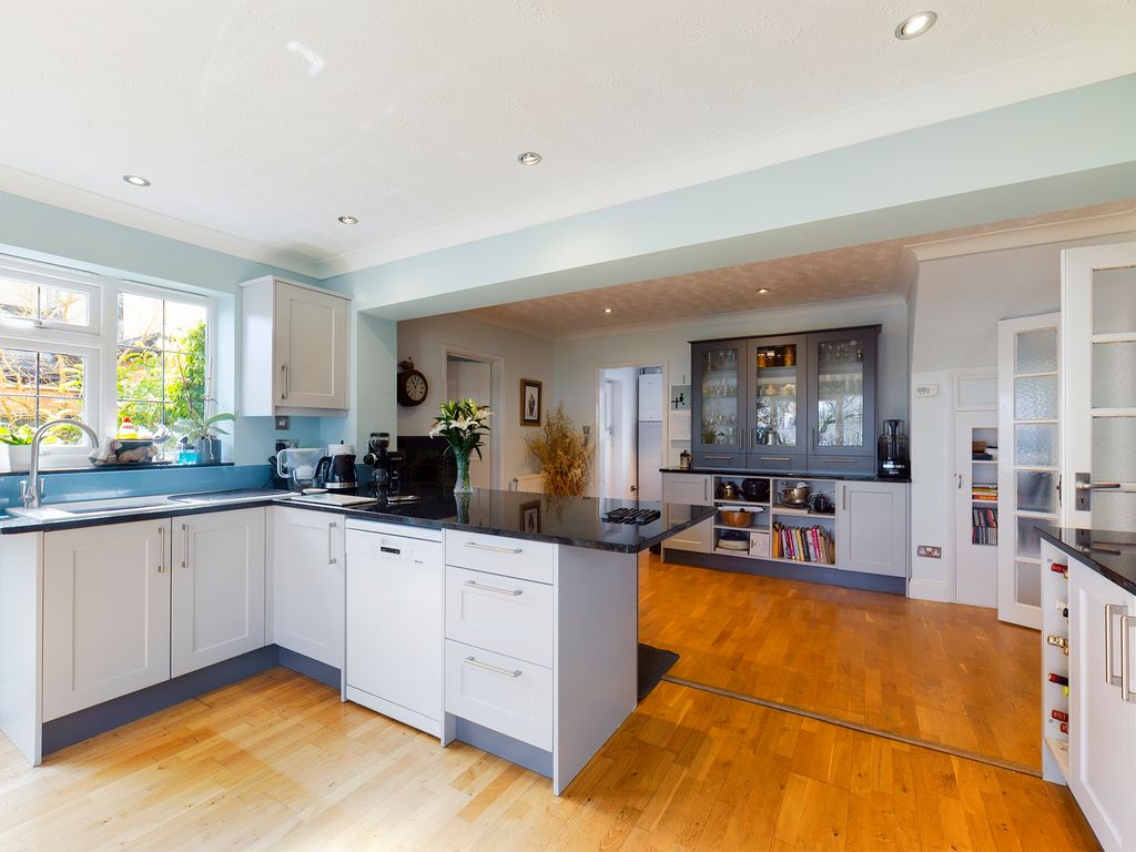 4 bed detached house for sale in The Crest, Bledlow Ridge, High Wycombe HP14, £850,000