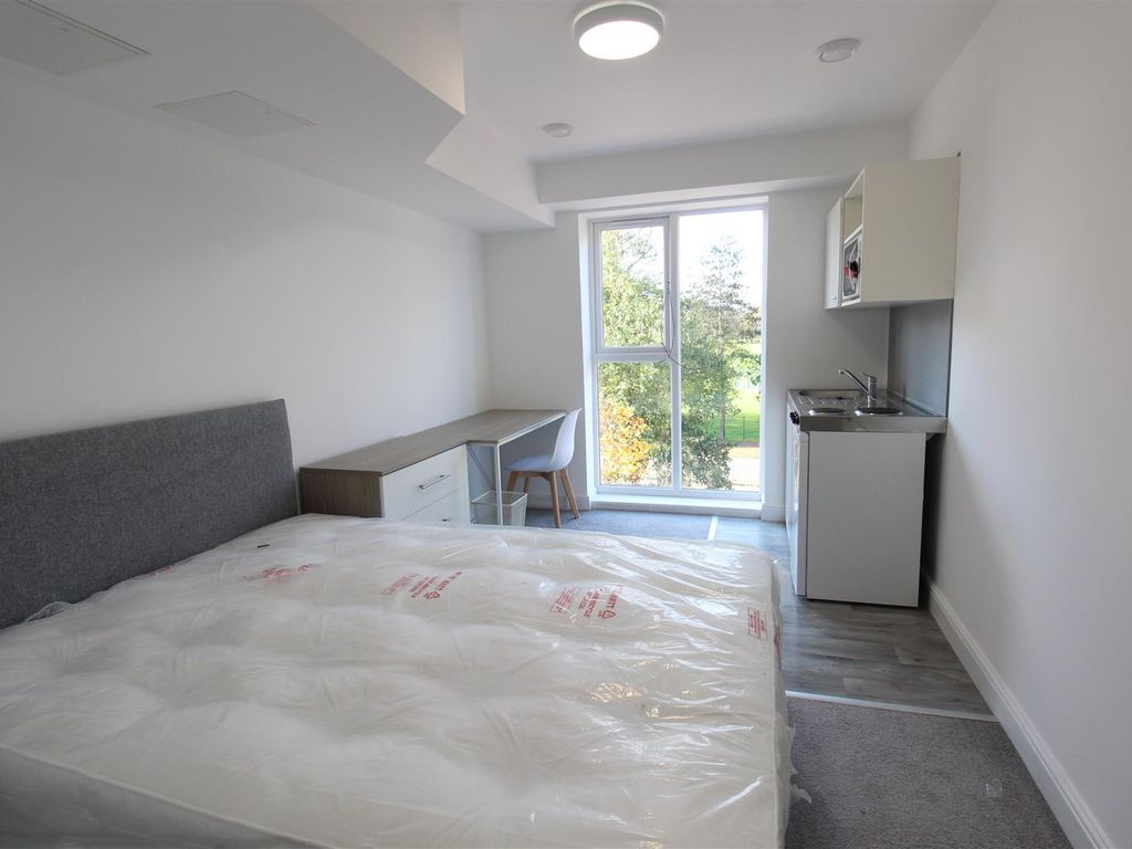 Studio to rent in St. Marys Place, Southampton SO14, £1,150 pcm