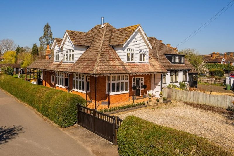 5 bed detached house for sale in Abbotsbrook, Bourne End SL8, £1,895,000