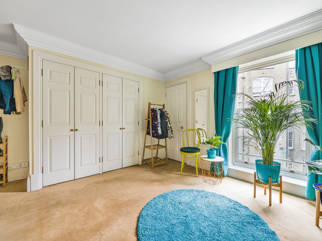 2 bed flat for sale in Courtfield Gardens, London SW5, £1,400,000