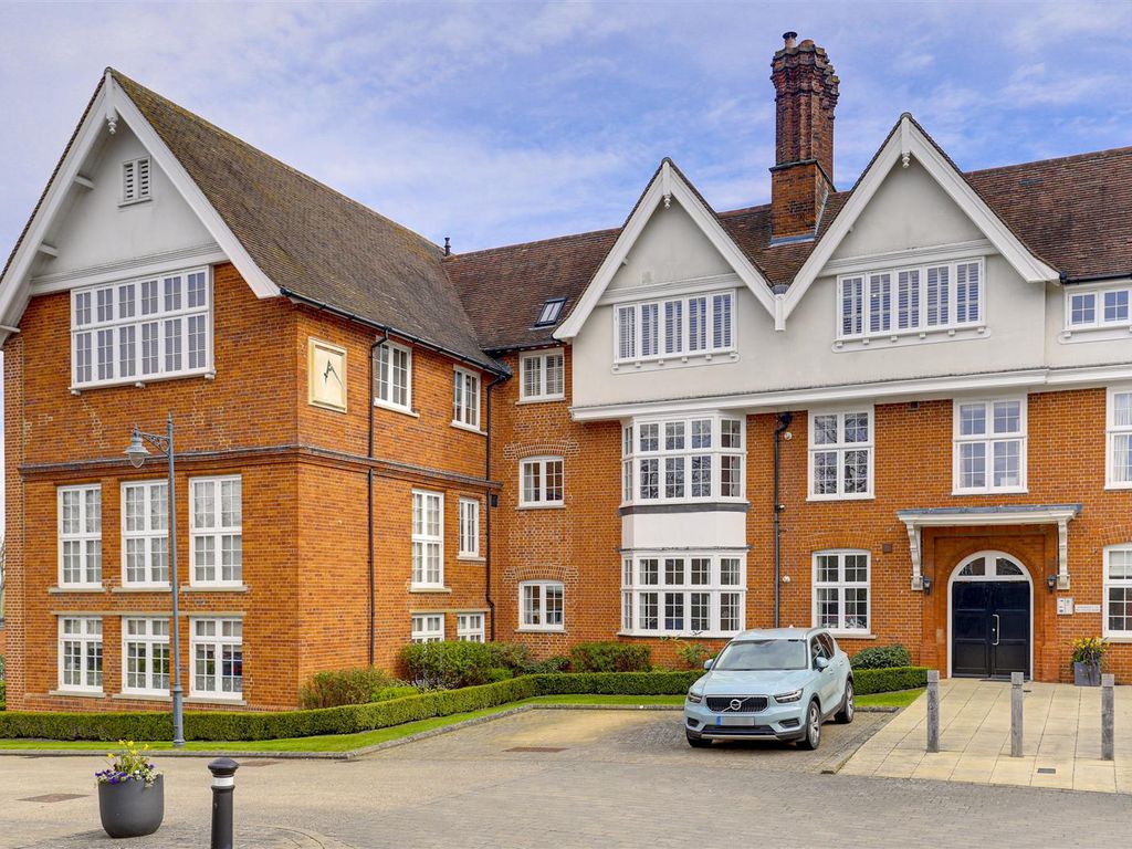 3 bed flat for sale in Bell College Court, South Road, Saffron Walden CB11, £550,000