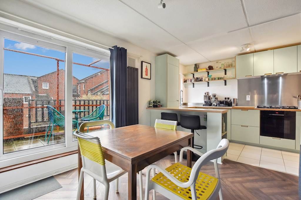 2 bed flat for sale in Gladstone Road, London W4, £485,000