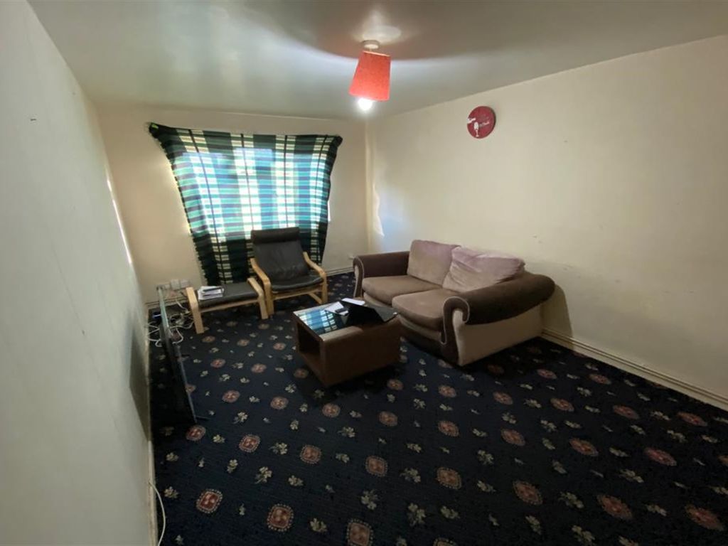 2 bed flat for sale in Rooker Avenue, Wolverhampton WV2, £80,000