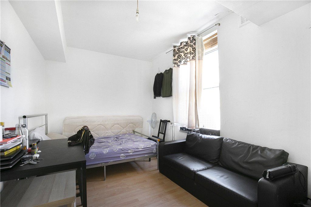 3 bed flat for sale in Somerford Street, London E1, £400,000