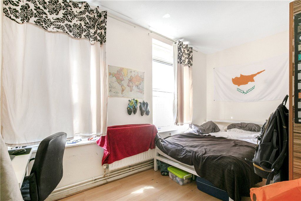 3 bed flat for sale in Somerford Street, London E1, £400,000