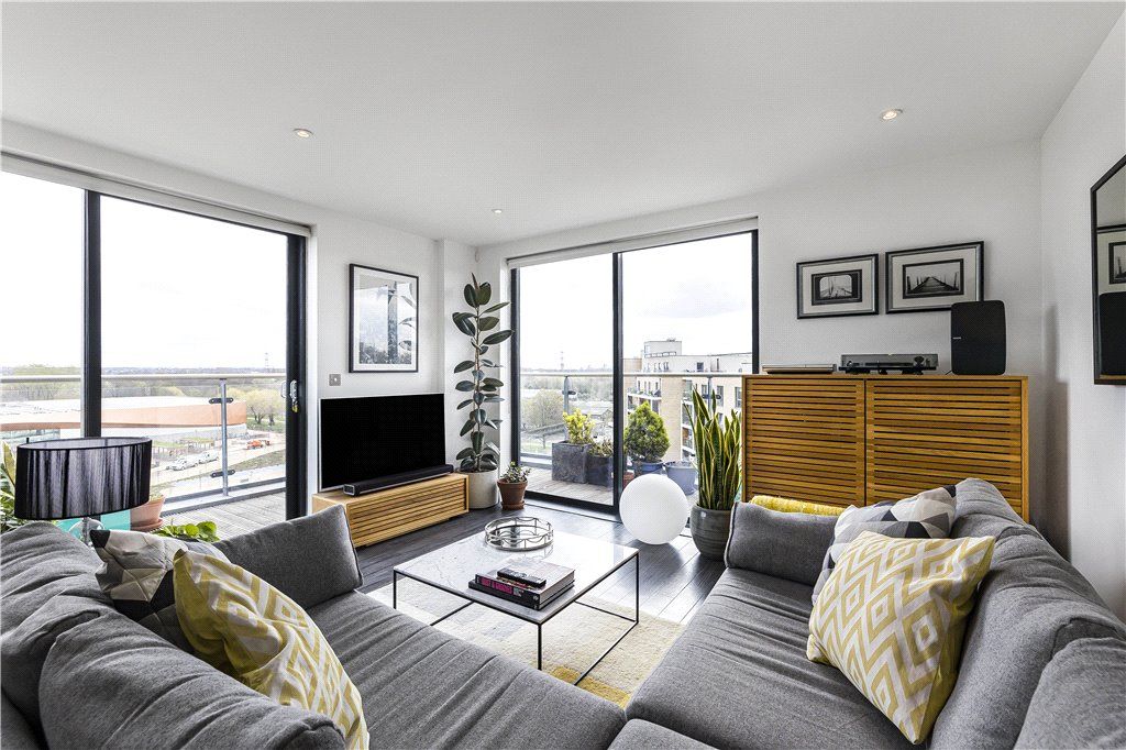 2 bed flat for sale in Essex Wharf, London E5, £599,995