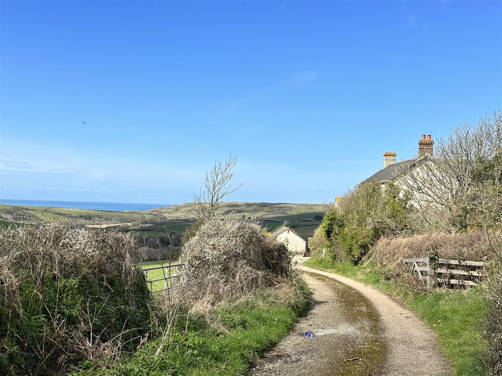 3 bed barn conversion for sale in Higher Kehelland, Camborne TR14, £600,000