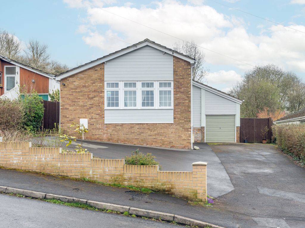 3 bed bungalow for sale in 53 Brookside, Pill BS20, £450,000