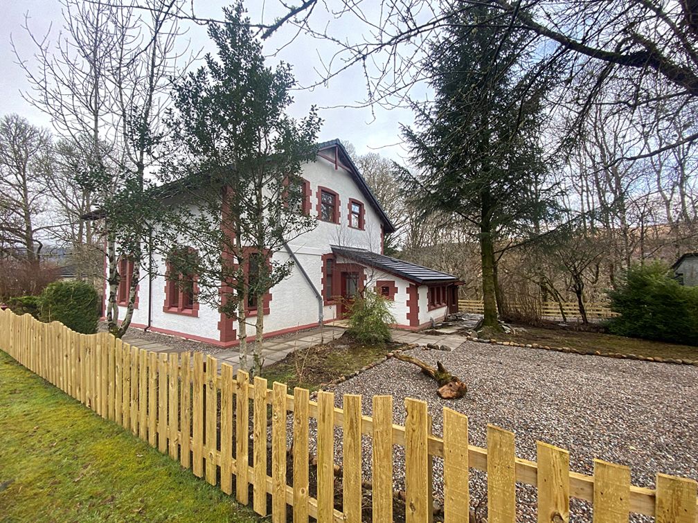 4 bed detached house for sale in Spean Bridge PH34, £370,000
