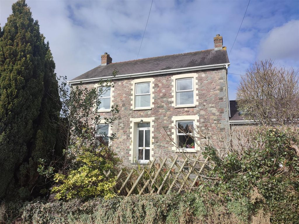 4 bed detached house for sale in Manordeilo, Llandeilo SA19, £435,000