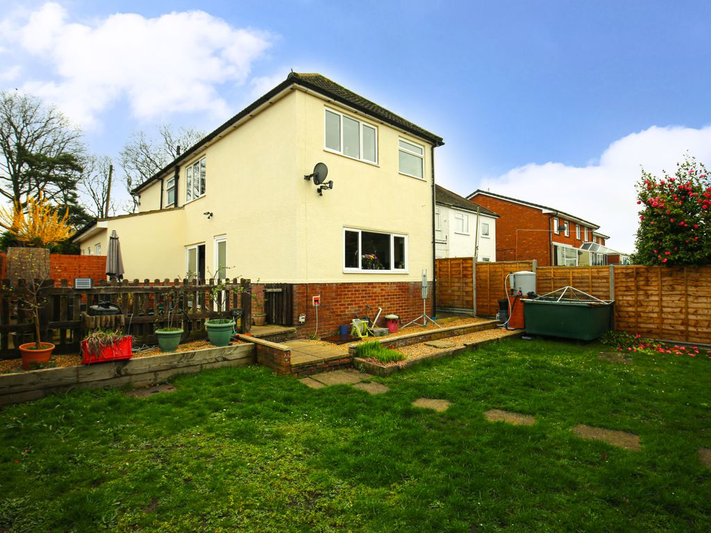 3 bed detached house for sale in Bursledon Road, Southampton SO19, £350,000
