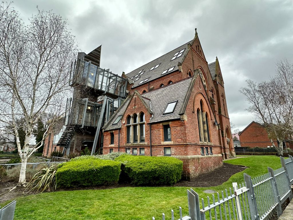 2 bed flat for sale in Grey Street, Prestwich, Manchester M25, £155,000