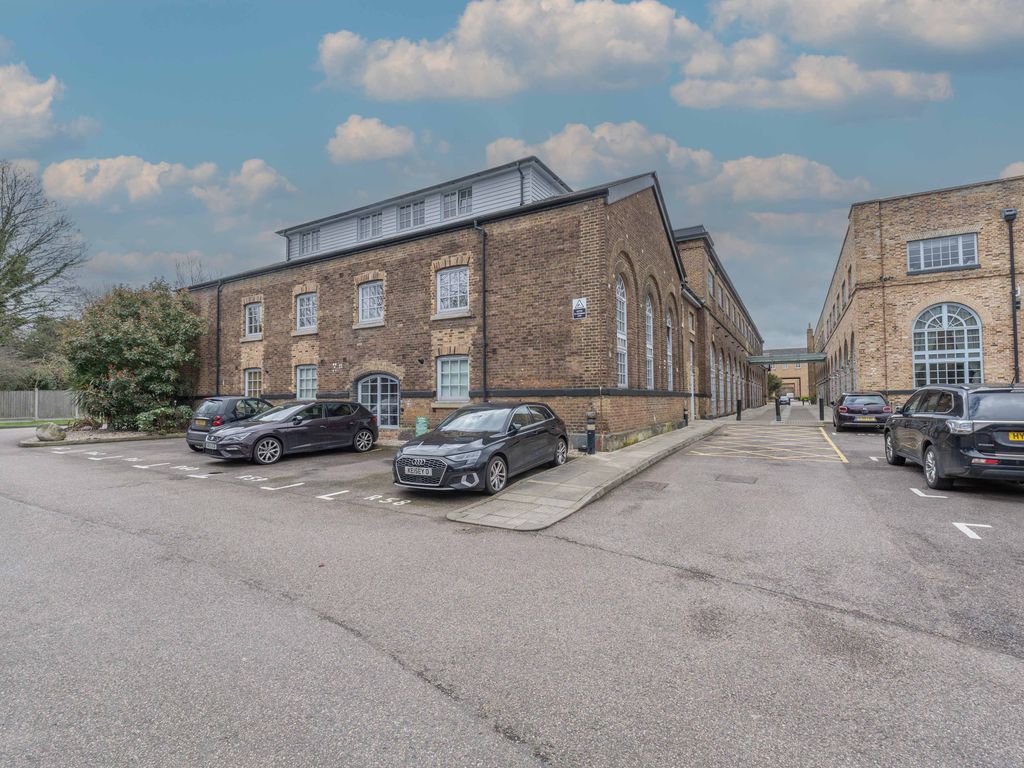 2 bed flat for sale in South Block, The Railstore, Romford, Essex RM2, £335,000