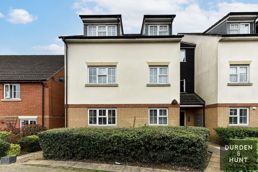 2 bed flat for sale in Retreat Way, Chigwell IG7, £375,000