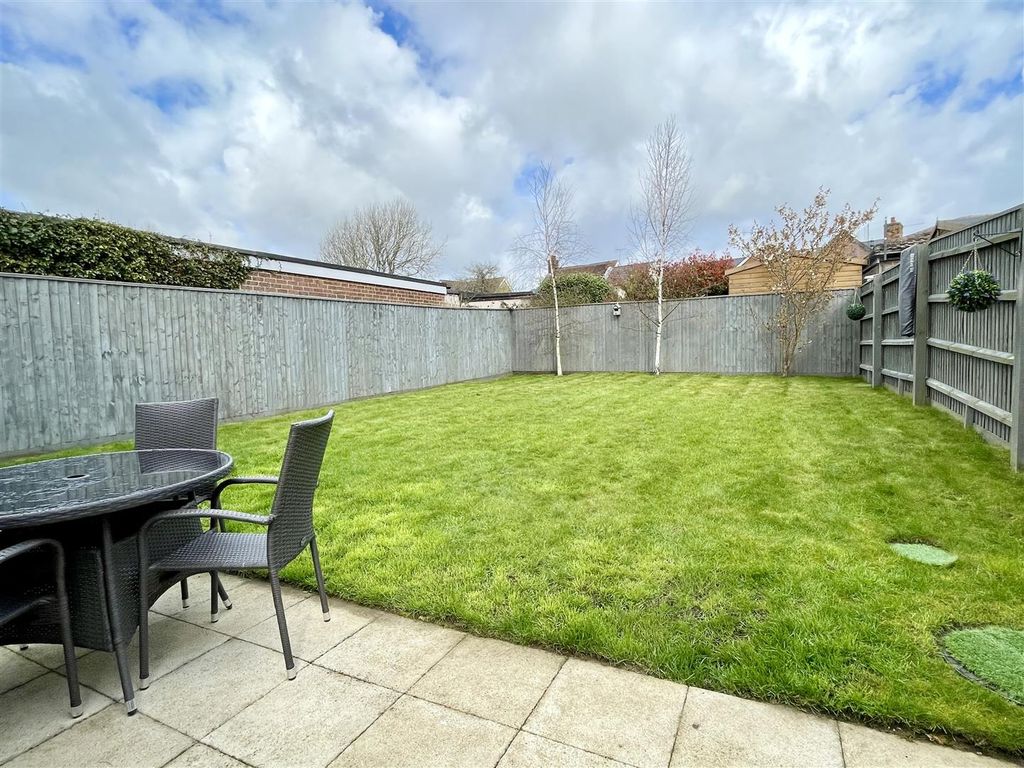 3 bed detached house for sale in Evergreen Close, Poole BH16, £375,000