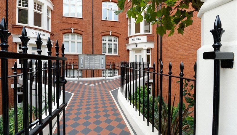 1 bed flat to rent in Hamlet Gardens, Ravenscourt Park, London W6, £2,903 pcm