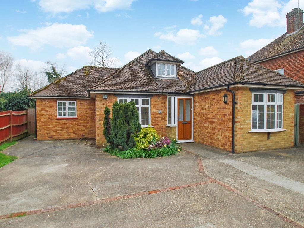 3 bed bungalow for sale in Heath Road, Beaconsfield, Buckinghamshire HP9, £600,000