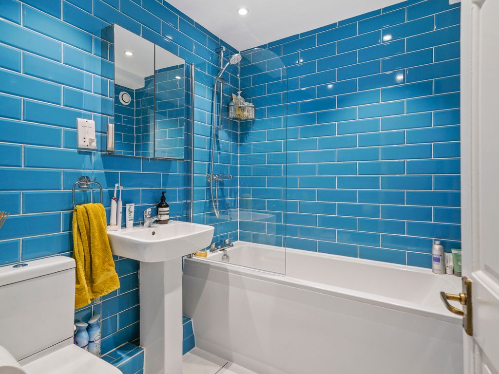 1 bed flat for sale in Jeremy Court, 66-68 The Chase, Clapham, London SW4, £425,000