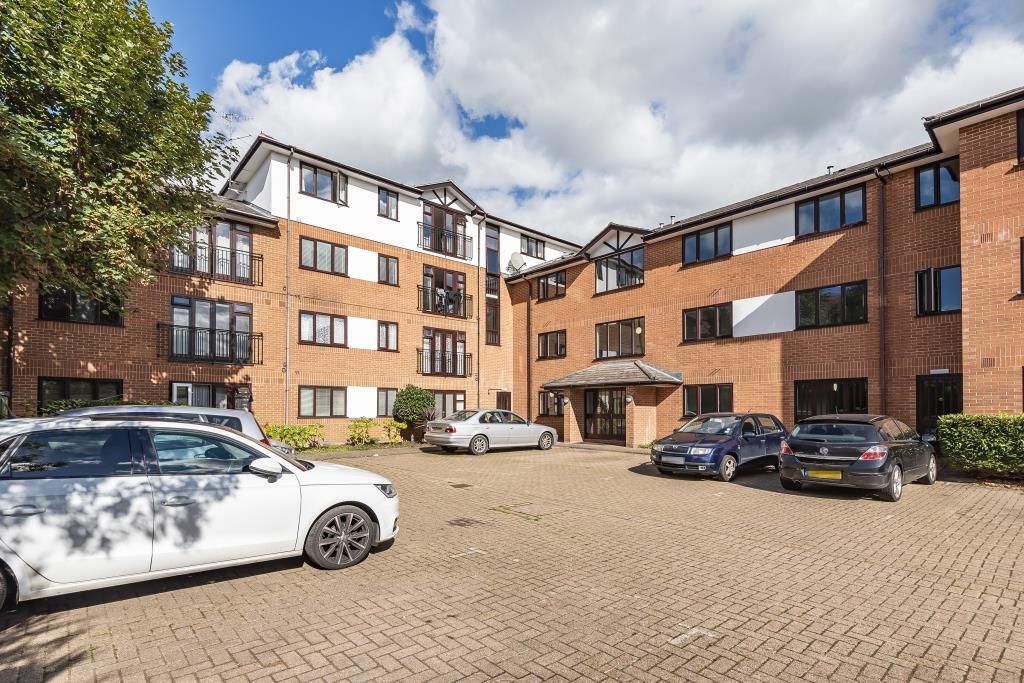 2 bed flat for sale in Henley On Thames, Berkshire RG9, £350,000