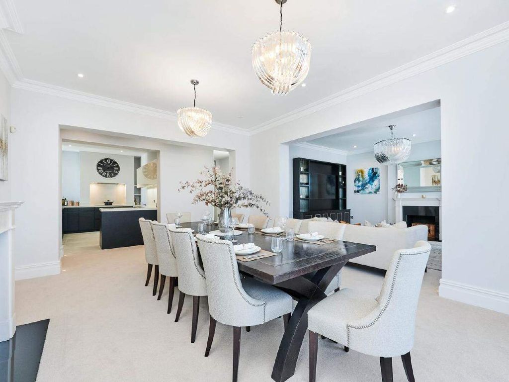 3 bed flat for sale in Barkston Gardens, London SW5, £3,000,000