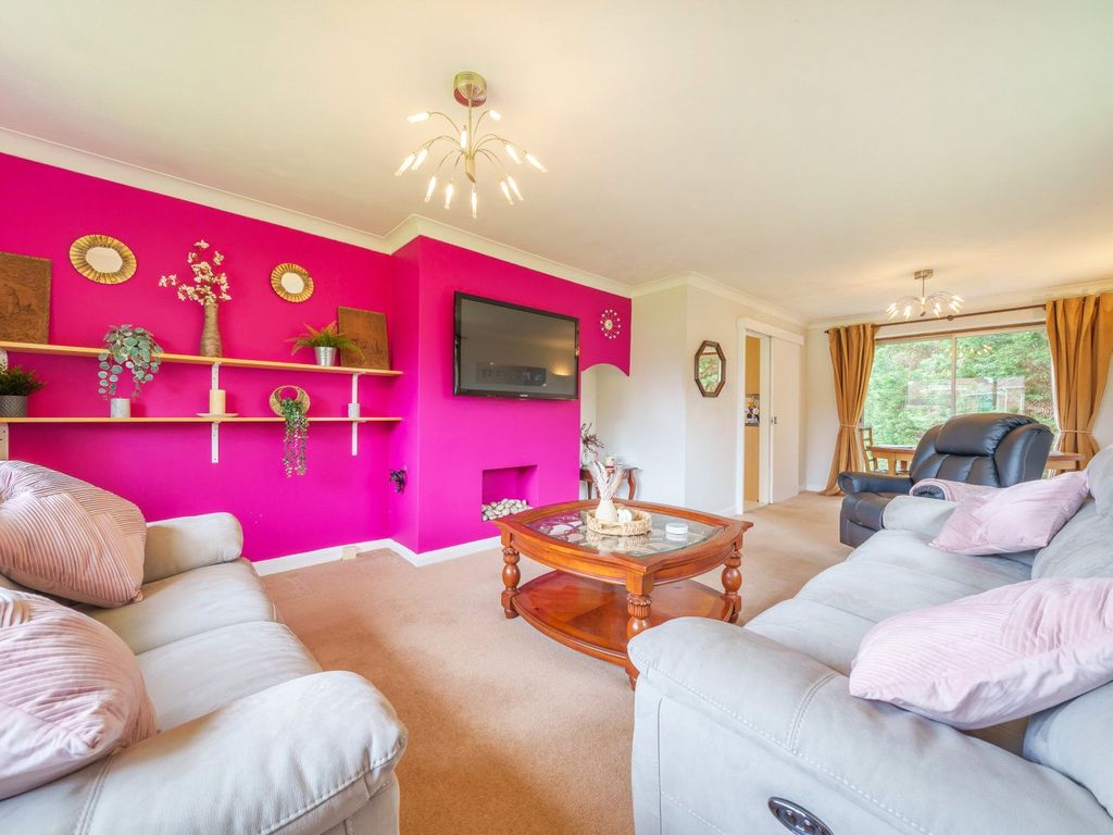 3 bed bungalow for sale in Pond Close, Loxwood RH14, £475,000