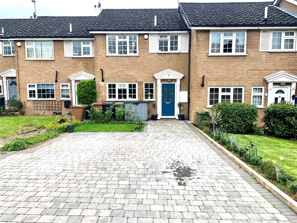 3 bed terraced house for sale in Guildford, Surrey GU2, £435,000
