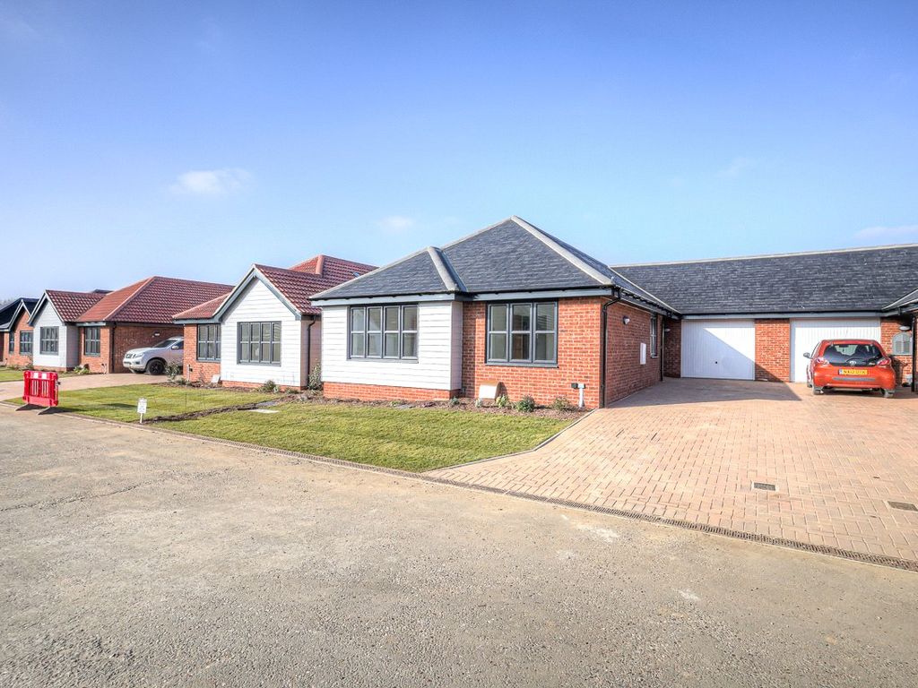 3 bed bungalow for sale in Connaught Road, Weeley Heath, Essex CO16, £450,000