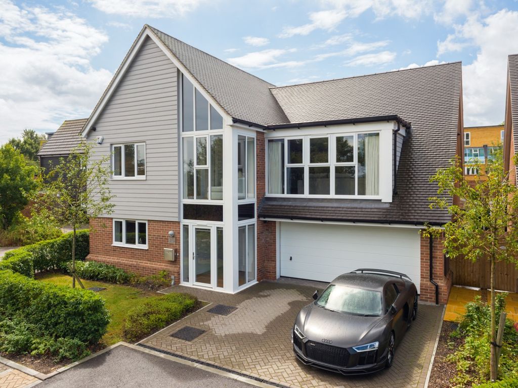 4 bed detached house for sale in Campion Close, Ashford TN25, £600,000