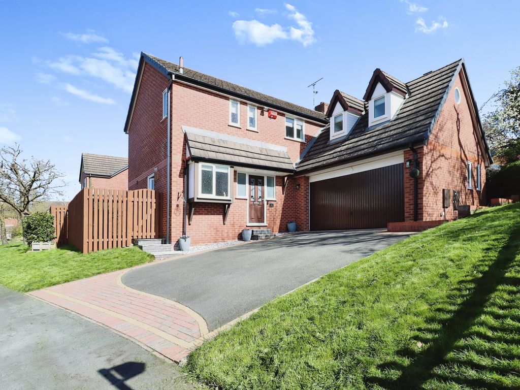 5 bed detached house for sale in The Beeches, Hope LL12, £400,000