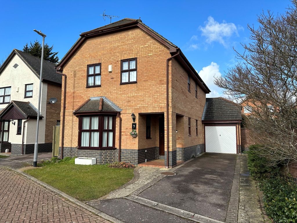 4 bed detached house for sale in Broadacres, Luton LU2, £450,000