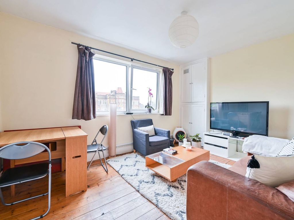 1 bed flat for sale in Barwell House, Menotti Street, Bethnal Green, London E2, £340,000