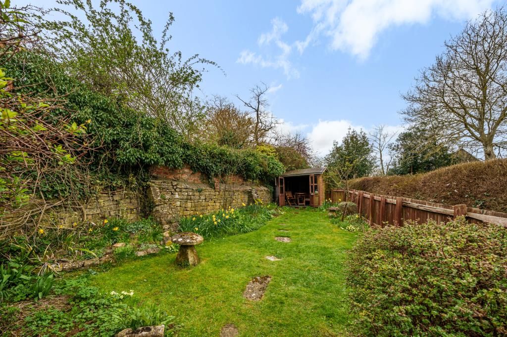 2 bed cottage for sale in Bledington, Gloucestershire OX7, £425,000